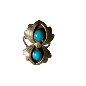 Vintage Shadowbox Silver and Turquoise‎ Ring